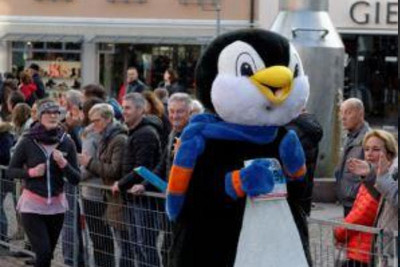 Maskottchen SWiBBy beim Silvesterlauf